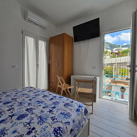 La Casa Di Giuliana Primo Piano Con Balcone *