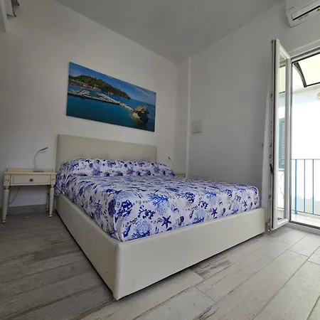 La Casa Di Giuliana Primo Piano Con Balcone